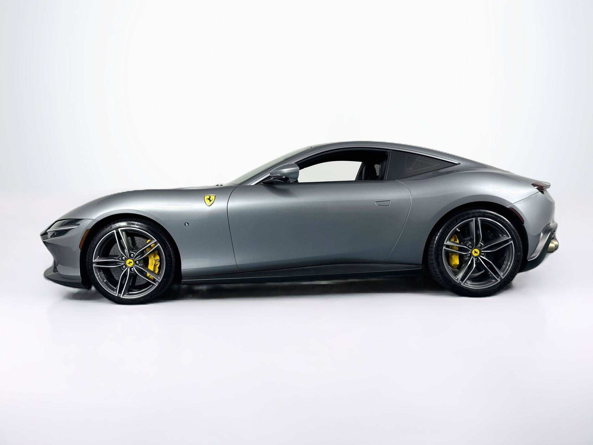 Used 2021 Ferrari Roma RWD image 8
