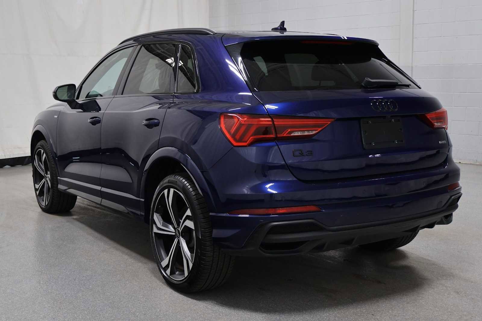 Used 2023 Audi Q3 2.0T Premium Plus w/ Premium Plus Package AWD/4WD image 3