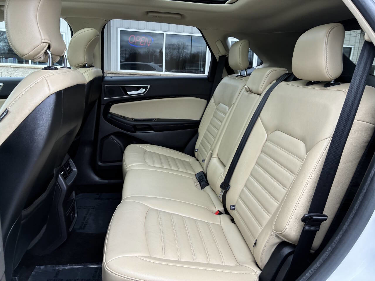Used 2017 Ford Edge SEL w/ Equipment Group 201A image 18
