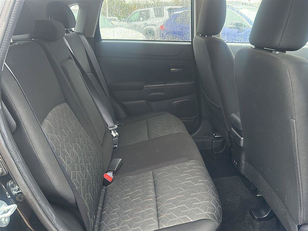 Used 2026 Mitsubishi Outlander Sport LE AWD/4WD image 23