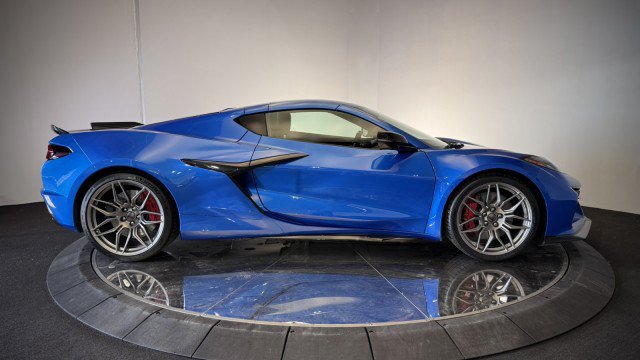 Used 2024 Chevrolet Corvette Z06 w/ Stealth Interior Trim Package RWD image 31