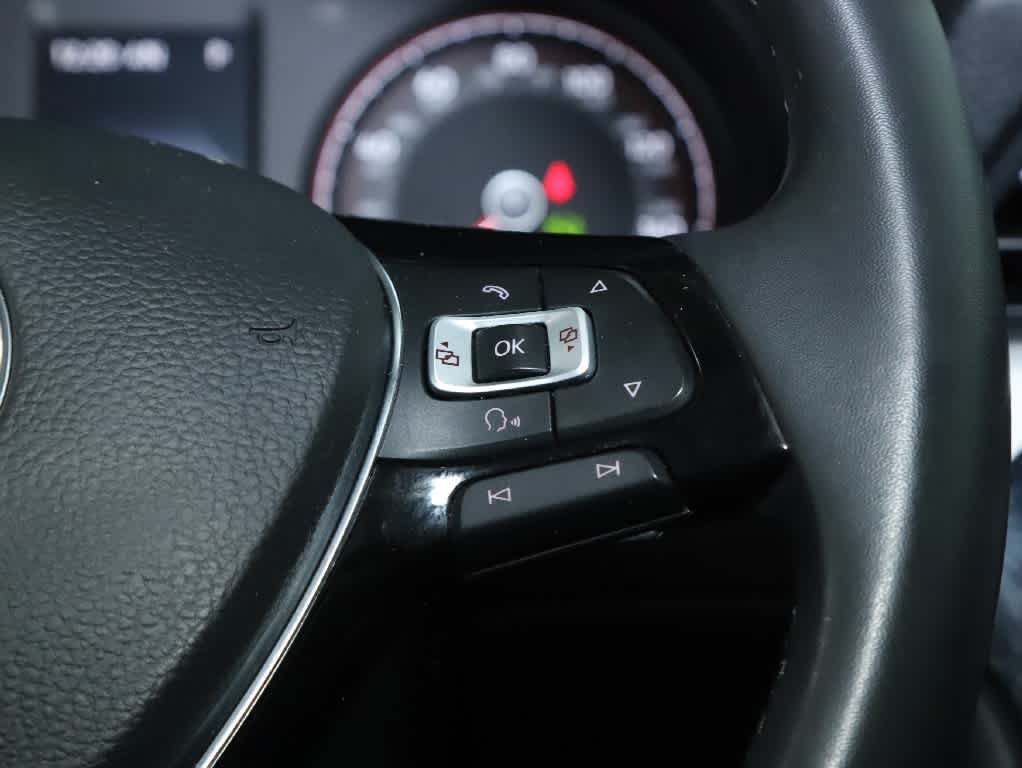Certified 2022 Volkswagen Passat 2.0T SE FWD image 24