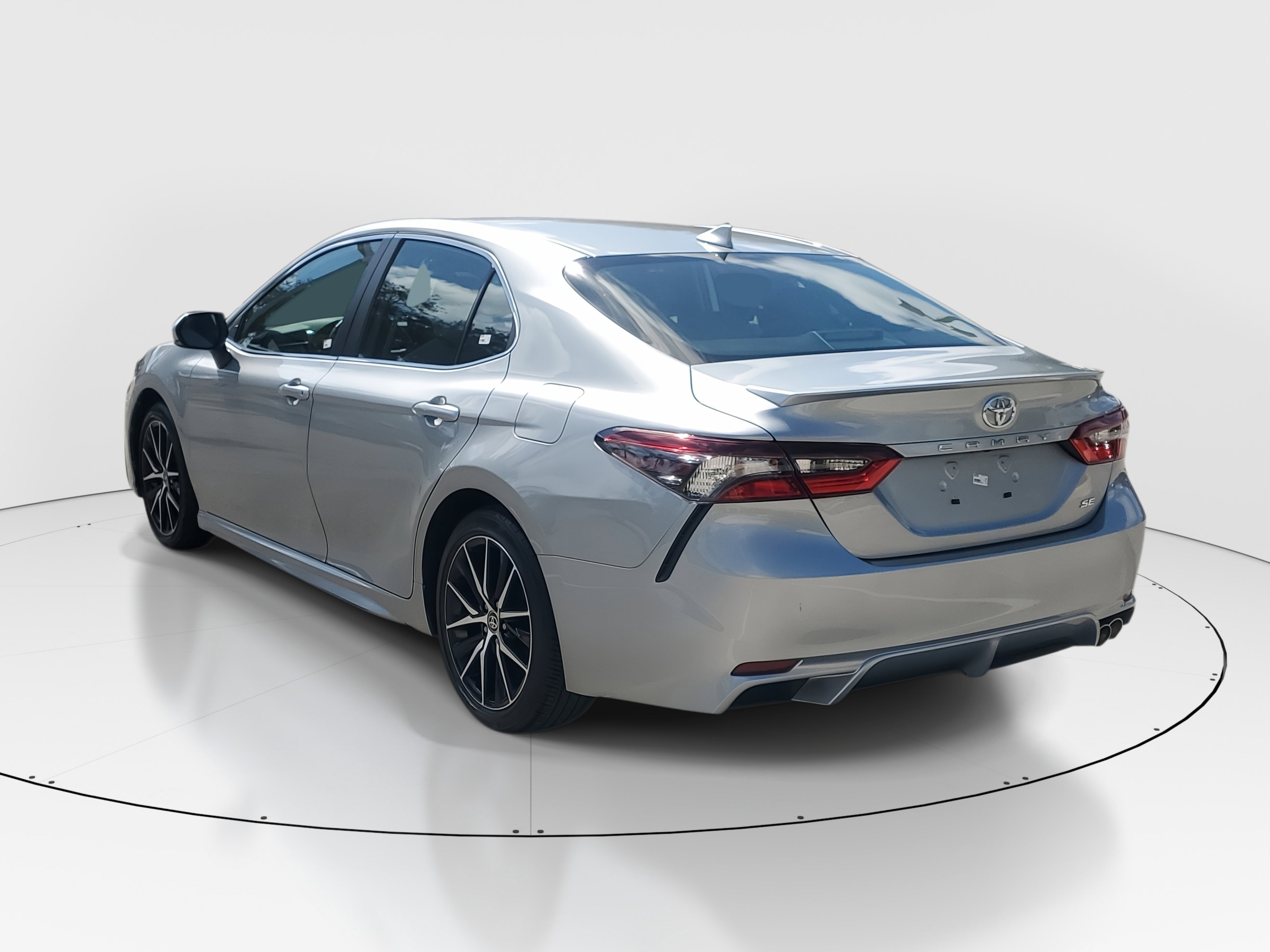 Used 2023 Toyota Camry SE w/ Cold Weather Package image 5