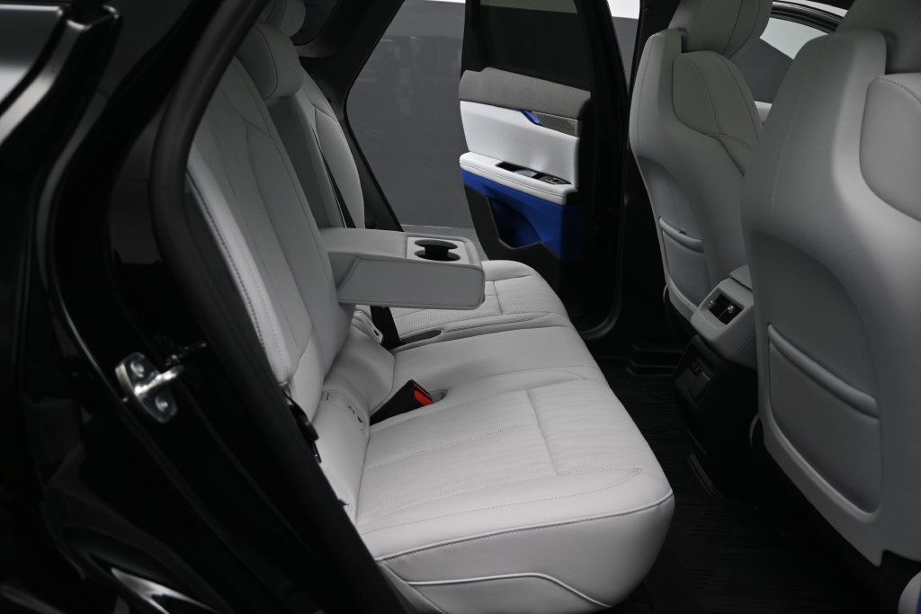 New 2027 Cadillac Optiq Premium Luxury w/ LPO, Floor Liner Package AWD/4WD image 16