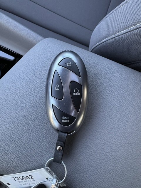 Used 2025 Hyundai Elantra SEL image 31