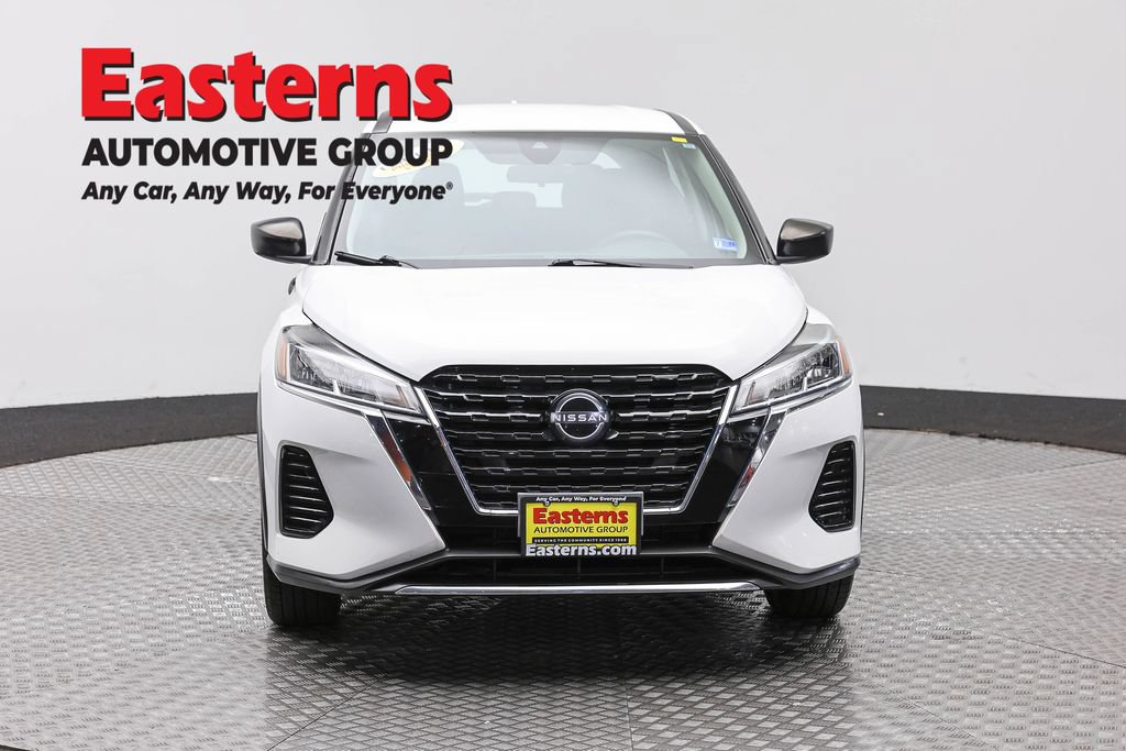 Used 2022 Nissan Kicks S FWD image 2