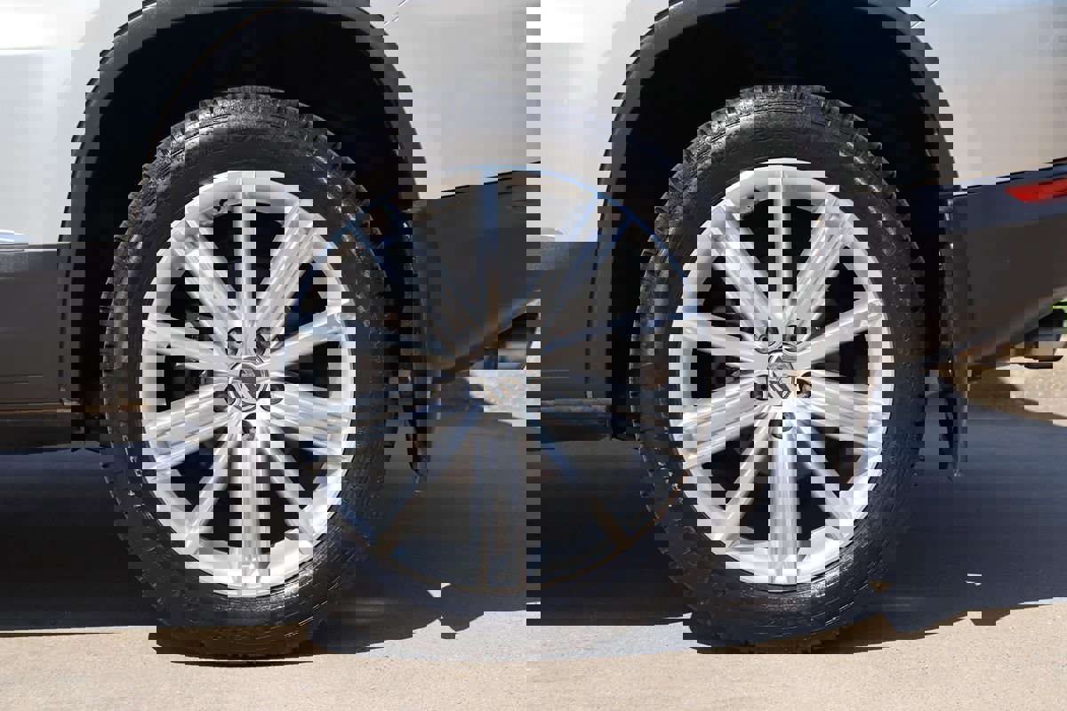 Used 2013 Volkswagen Tiguan SE image 36