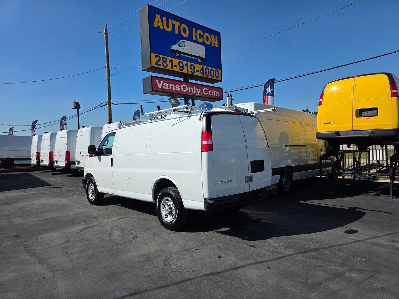 Used 2020 Chevrolet Express 3500 RWD image 29
