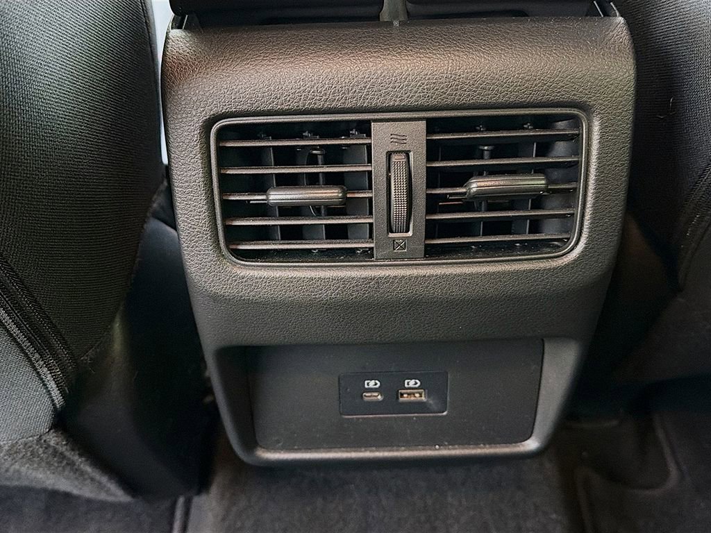 Used 2023 Nissan Rogue SV image 33