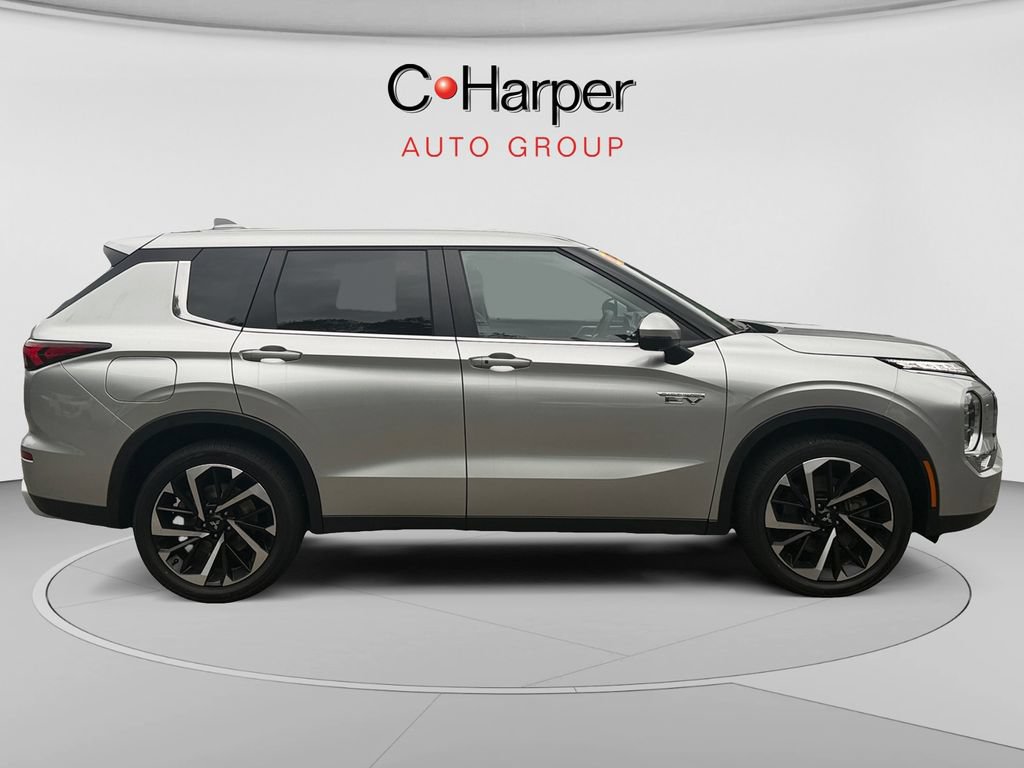 Used 2024 Mitsubishi Outlander 4WD Plug-In Hybrid image 2