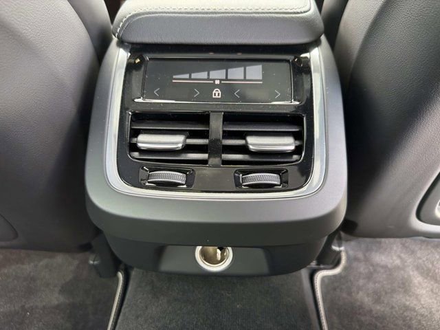 Used 2020 Volvo S60 T5 R-Design image 21