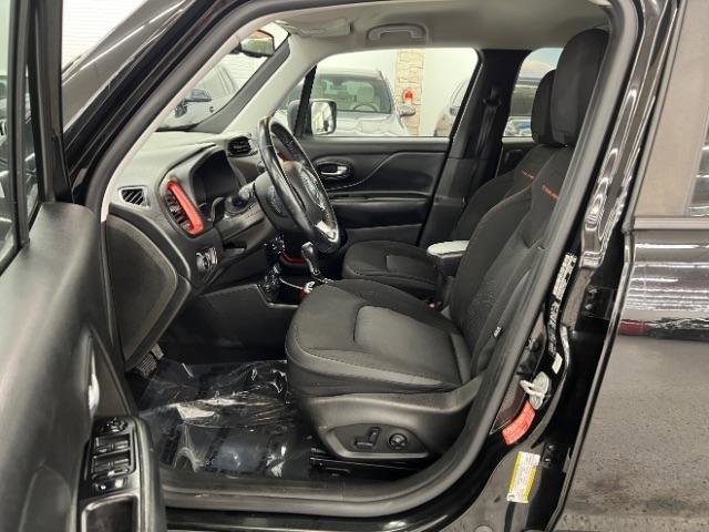Used 2019 Jeep Renegade Trailhawk w/ Cold Weather Group II AWD/4WD image 22