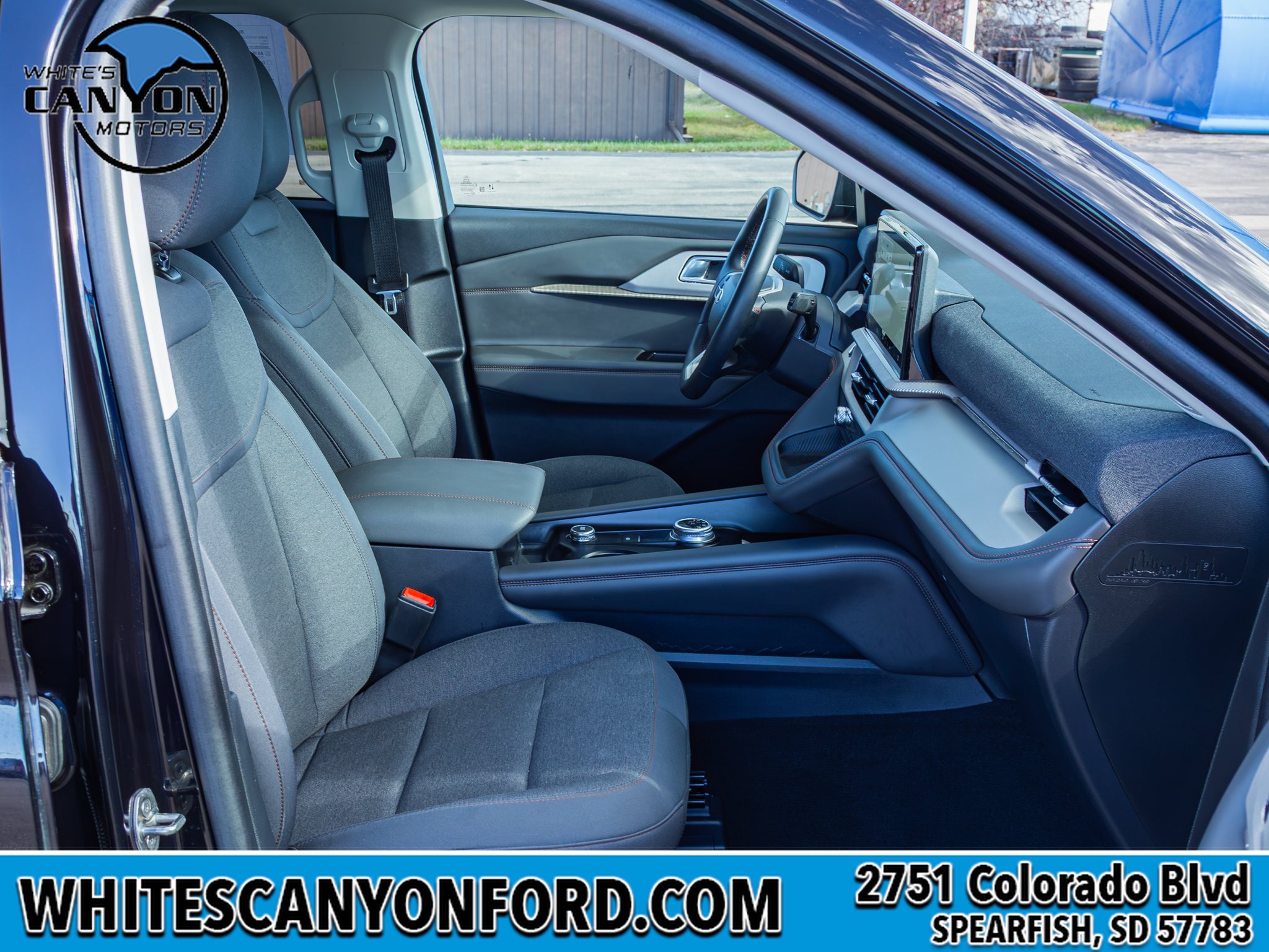 Used 2025 Ford Explorer Active AWD/4WD image 15