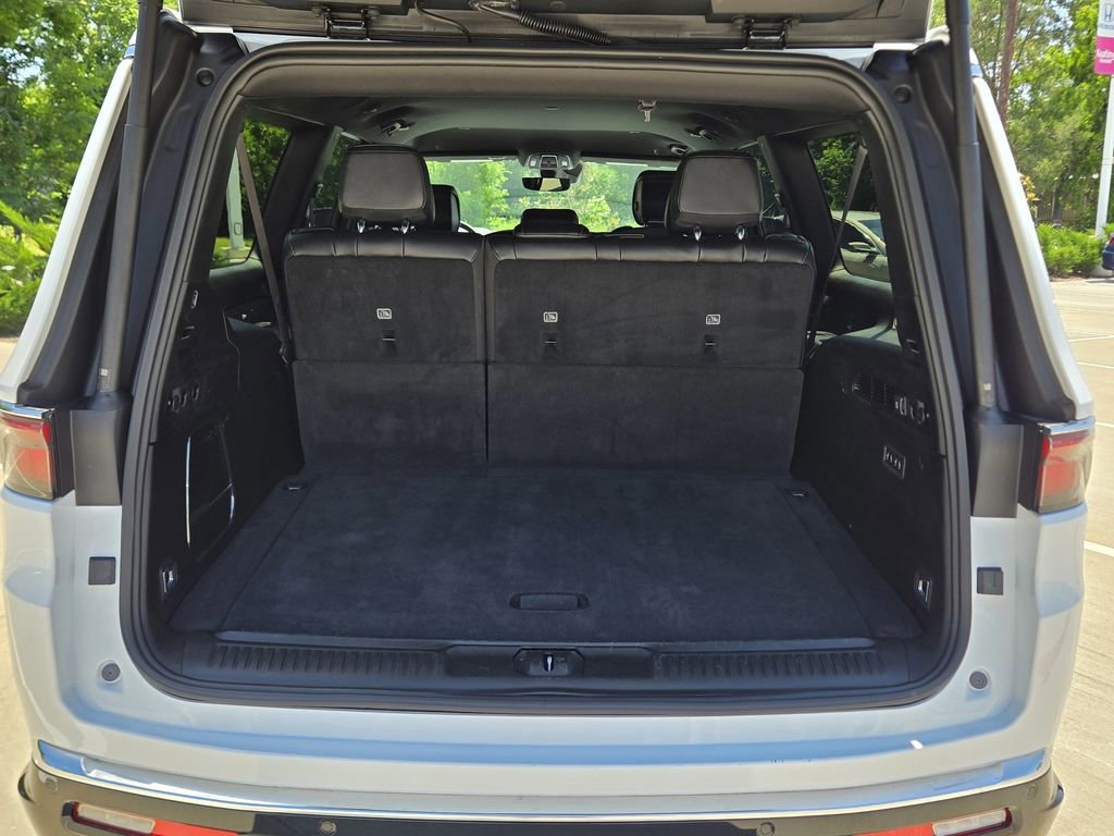 Used 2024 Jeep Wagoneer L Series II w/ Flexible Seating Group AWD/4WD image 12
