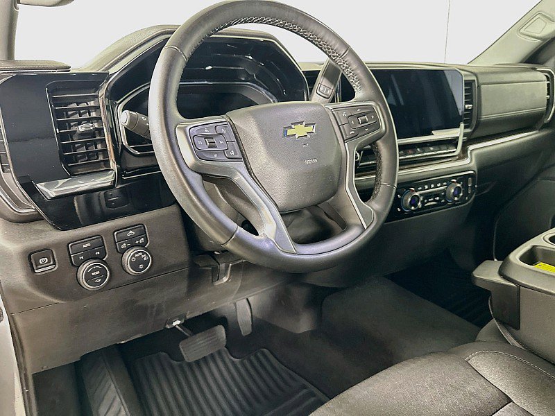 Used 2024 Chevrolet Silverado 1500 LT AWD/4WD image 9