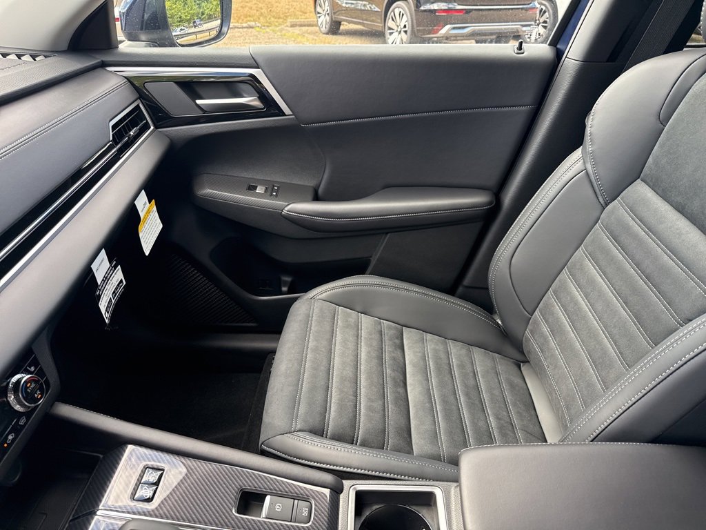 New 2025 Mitsubishi Outlander SE image 28