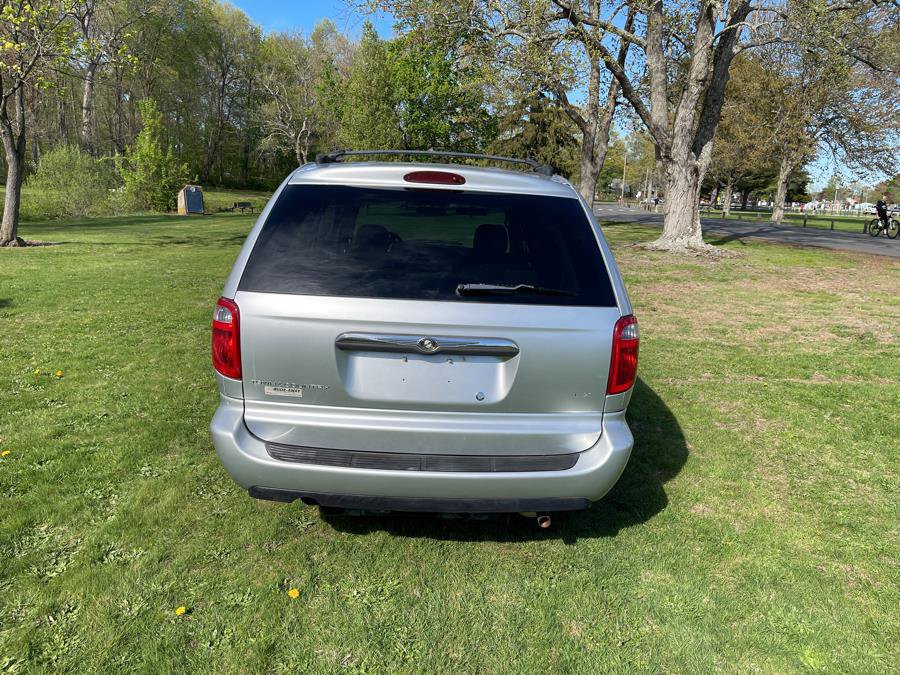 Used 2005 Chrysler Town & Country LX w/ Popular Equipment Group II image 8