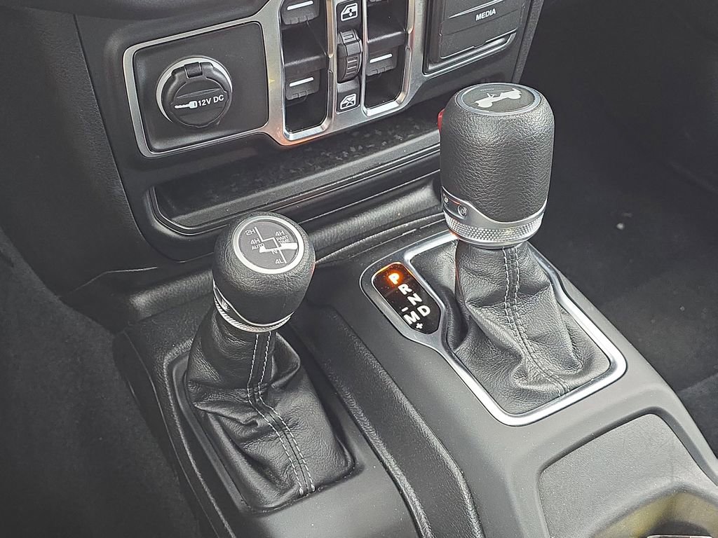 Used 2025 Jeep Wrangler Unlimited Sahara AWD/4WD image 33