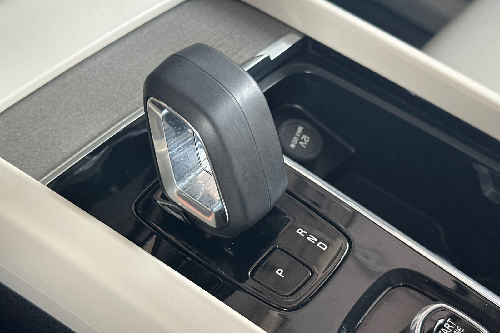 Certified 2023 Volvo XC60 B5 Plus w/ Climate Package FWD image 26