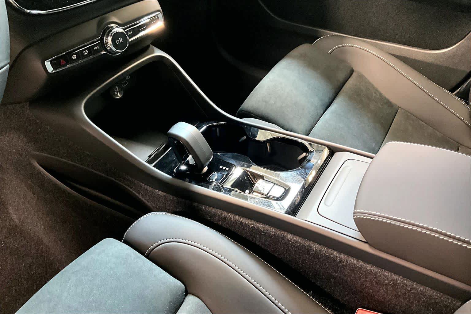 New 2026 Volvo XC40 B5 Ultra w/ Protection Package Premier AWD/4WD image 10