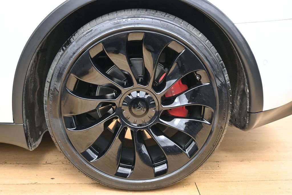 Used 2022 Tesla Model Y Performance AWD/4WD image 9