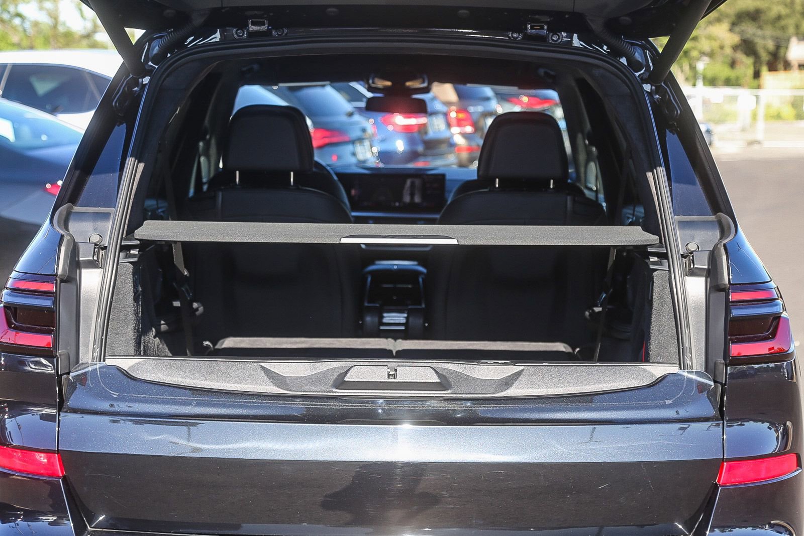 Used 2024 BMW X7 xDrive40i w/ Executive Package image 27