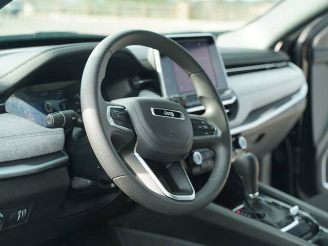 Certified 2025 Jeep Compass Sport image 27