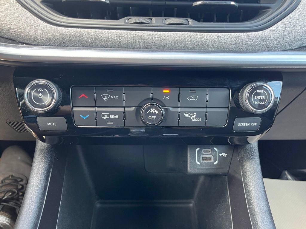 Used 2024 Jeep Compass Sport AWD/4WD image 17
