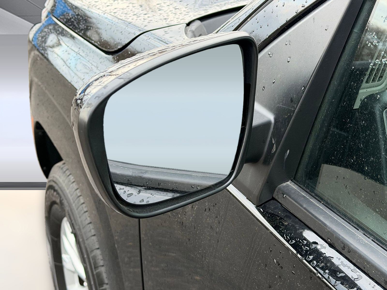 Used 2024 Nissan Frontier SV image 23