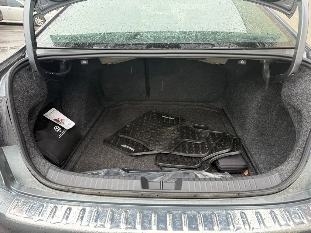 Used 2024 Volkswagen Jetta SE w/ Panoramic Sunroof Package image 25