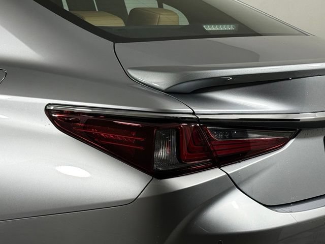 Certified 2025 Lexus ES 300h w/ Technology Package FWD image 15