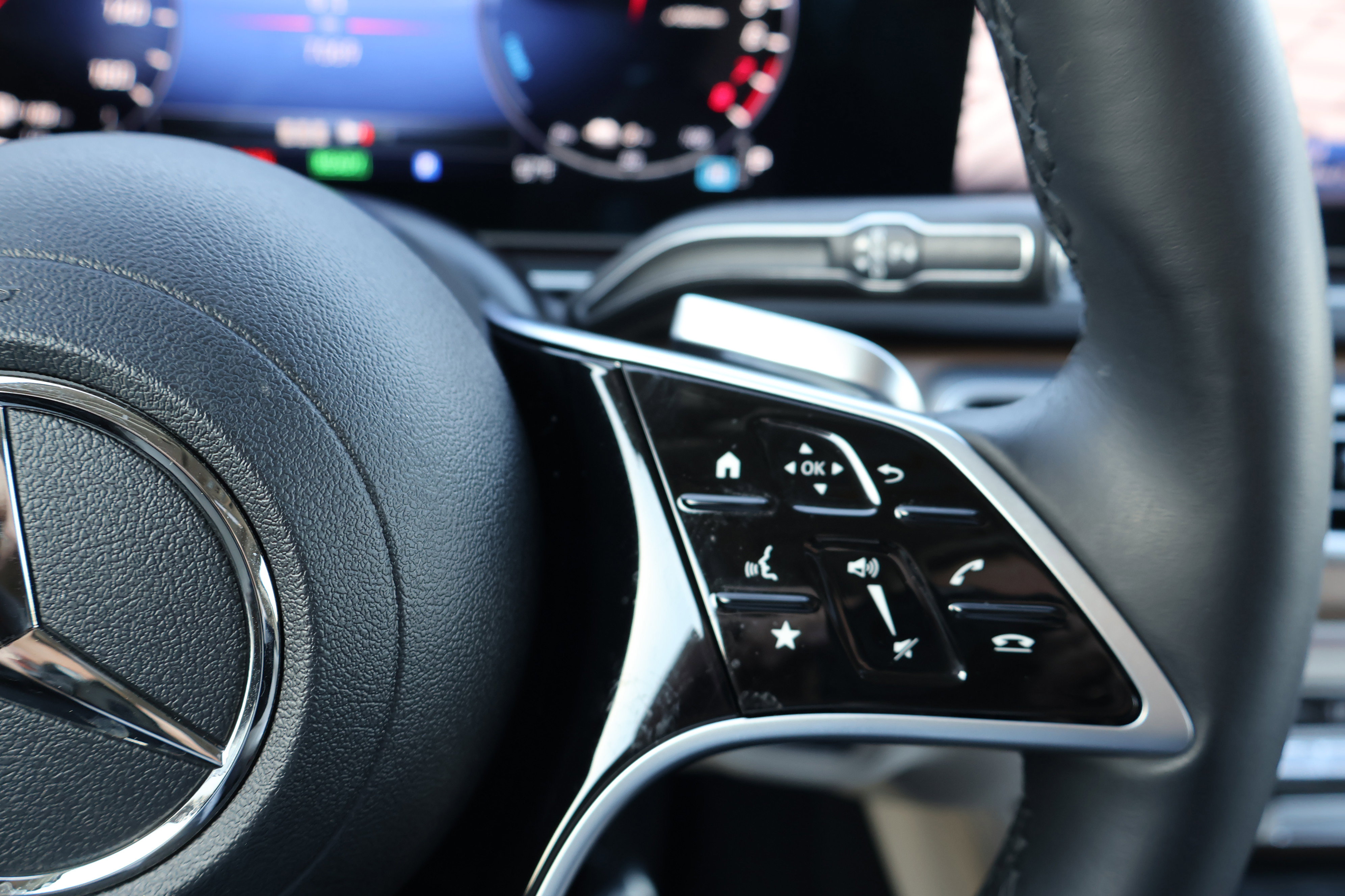 Used 2025 Mercedes-Benz GLE 450e 4MATIC image 36