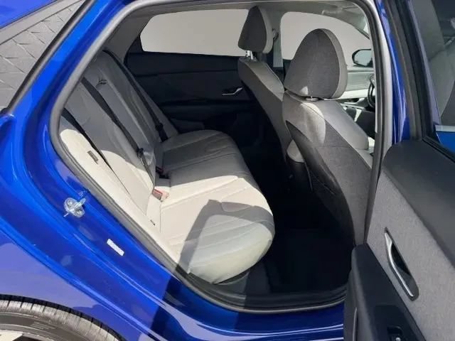 Used 2024 Hyundai Elantra Limited FWD image 12