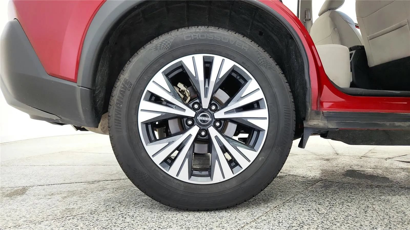 Used 2023 Nissan Rogue SV FWD image 13
