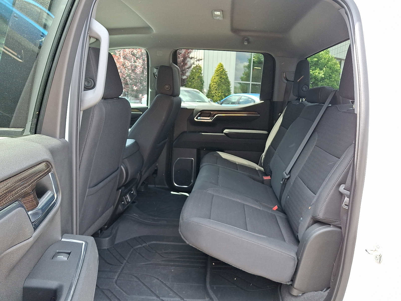 Used 2023 Chevrolet Silverado 1500 LT AWD/4WD image 10