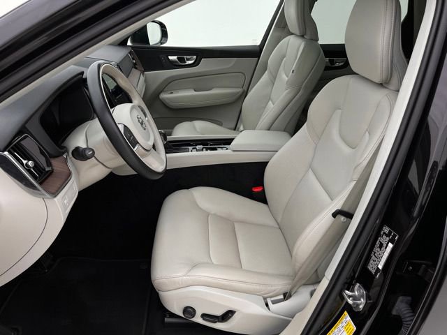 Used 2021 Volvo XC60 T6 Momentum w/ Premium Package AWD/4WD image 11