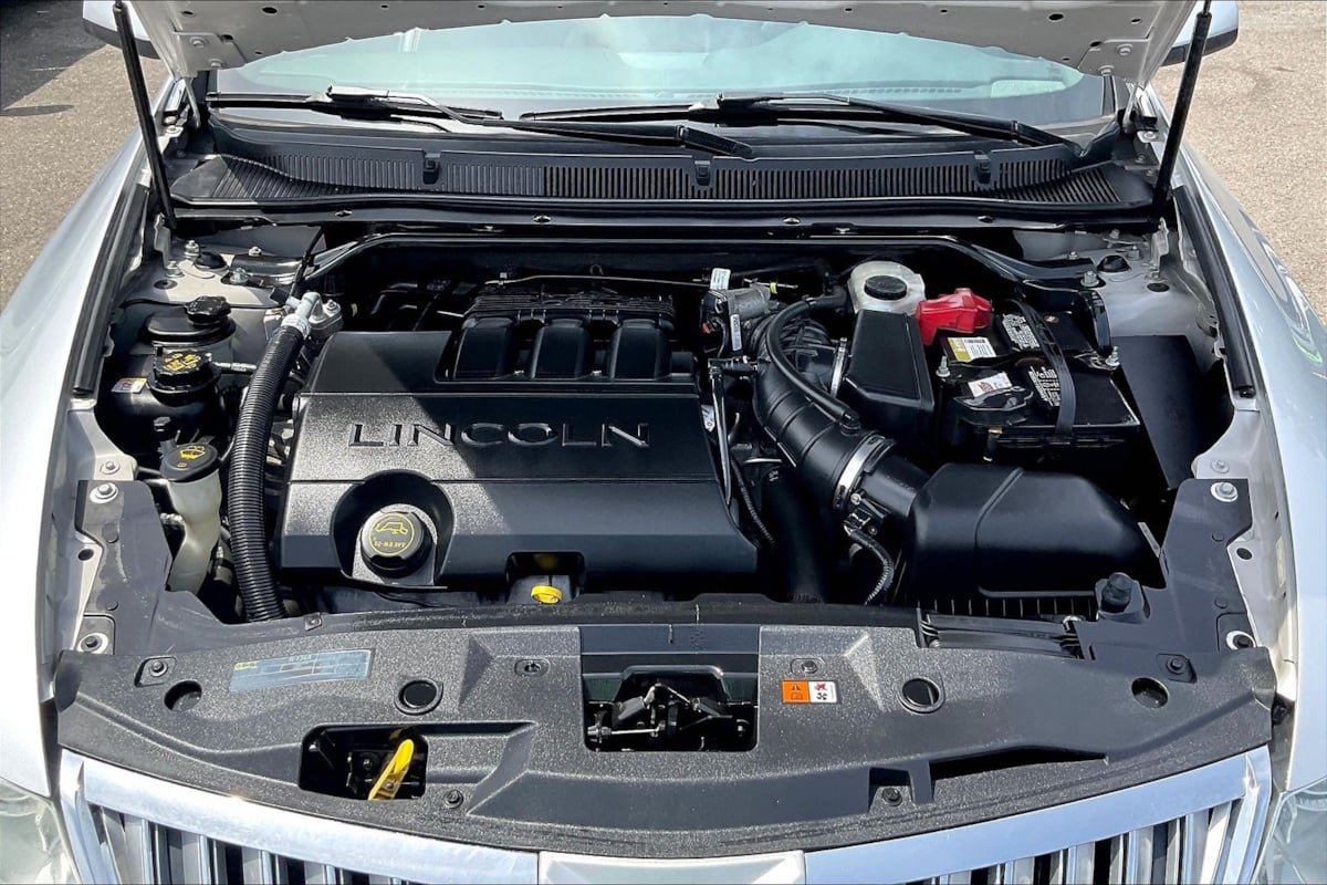 Used 2010 Lincoln MKS FWD image 27