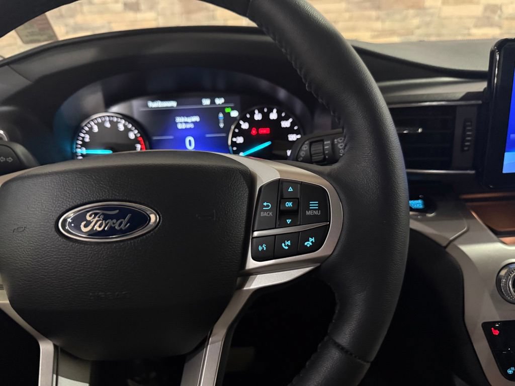 Used 2024 Ford Explorer XLT w/ Equipment Group 202A AWD/4WD image 16