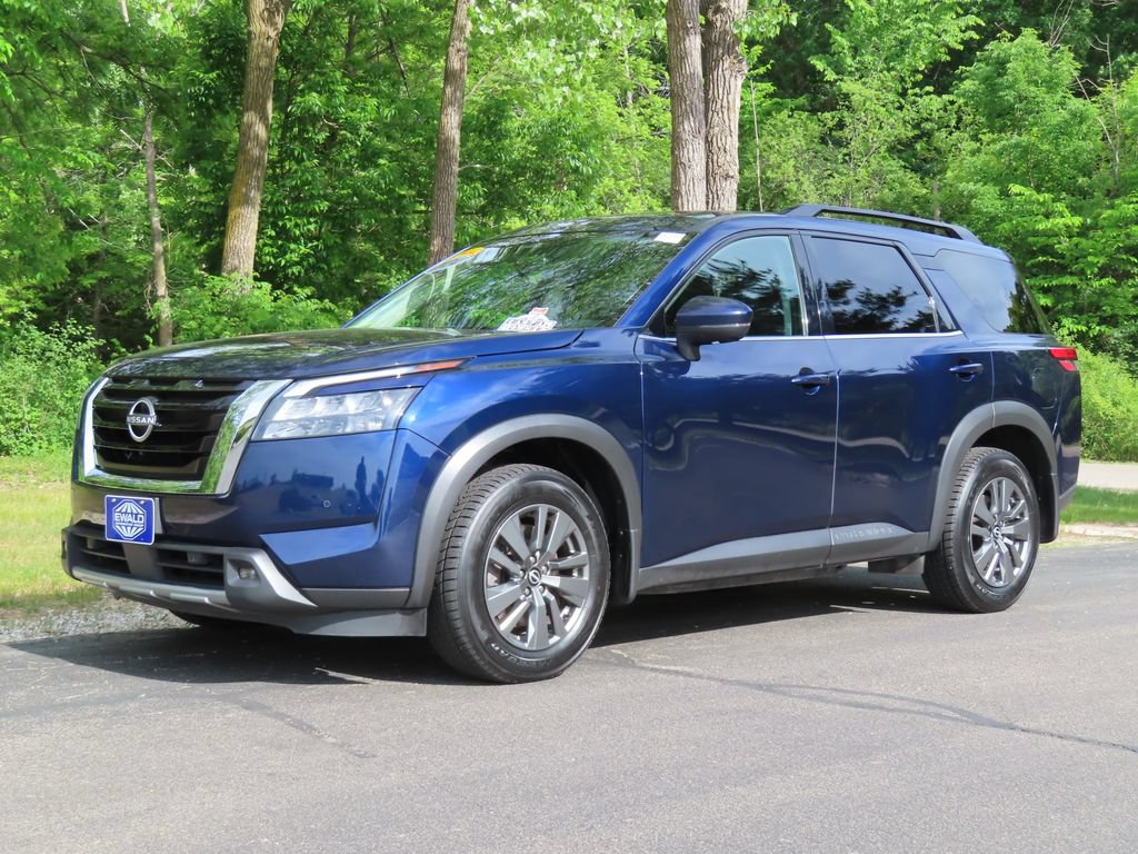 Used 2024 Nissan Pathfinder SV AWD/4WD image 26