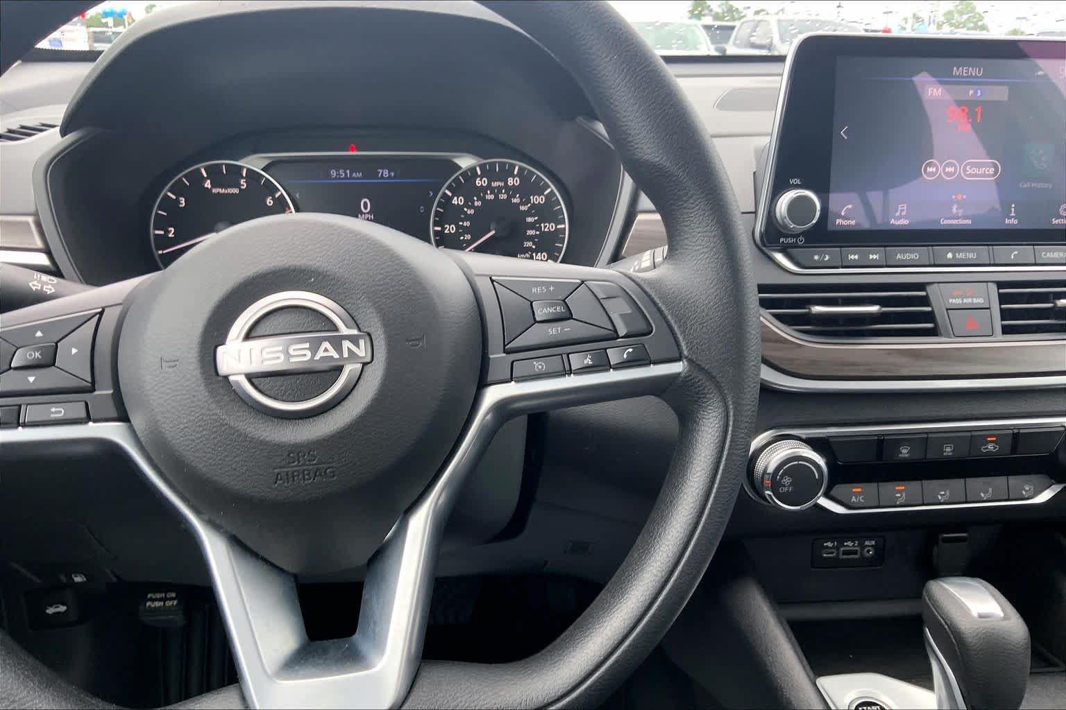 Used 2025 Nissan Altima 2.5 SV FWD image 24