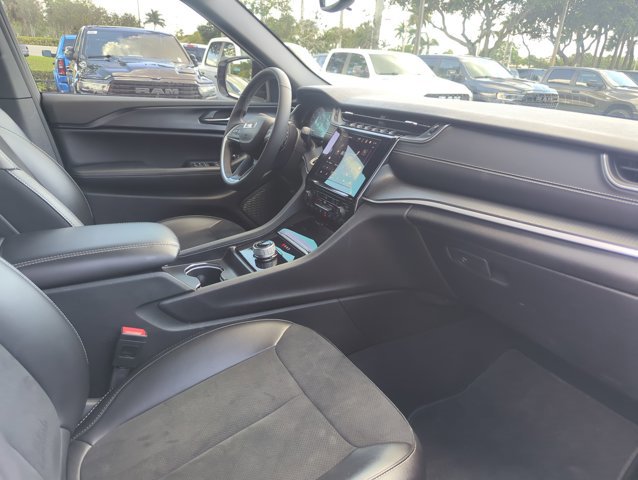 Used 2024 Jeep Grand Cherokee Altitude RWD image 19