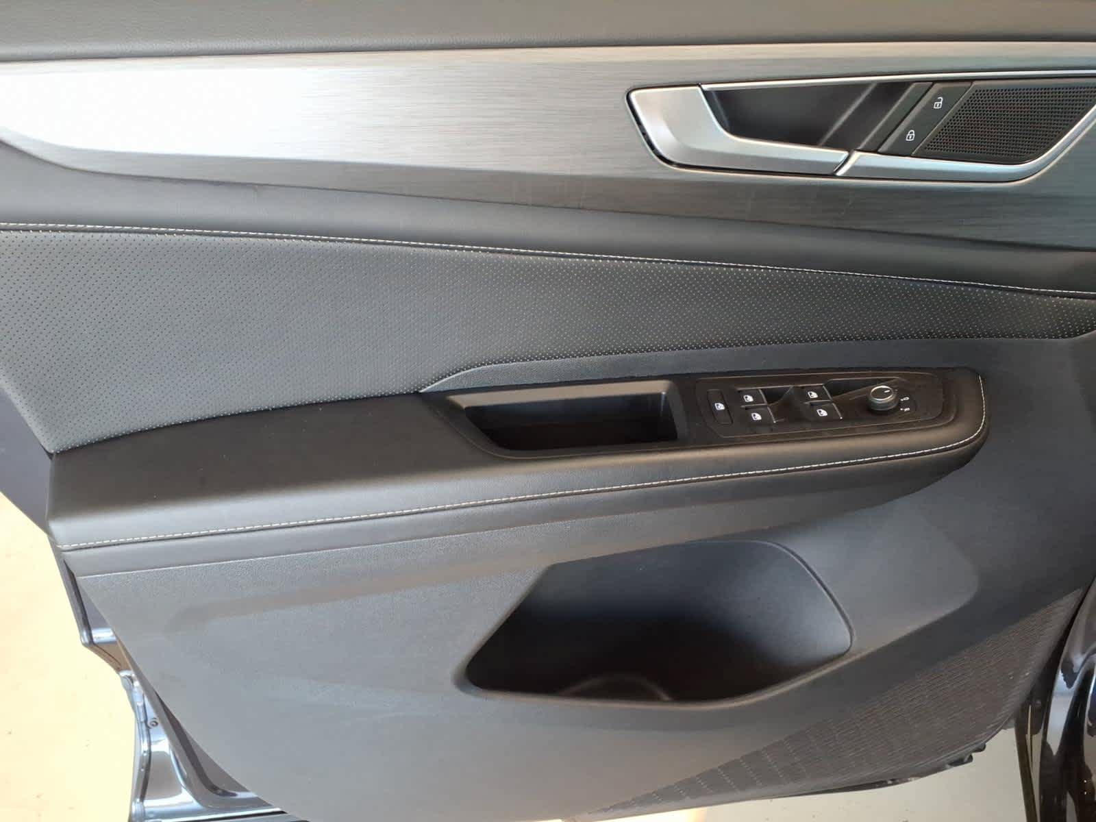 Used 2024 Volkswagen Atlas Cross Sport SE FWD image 13