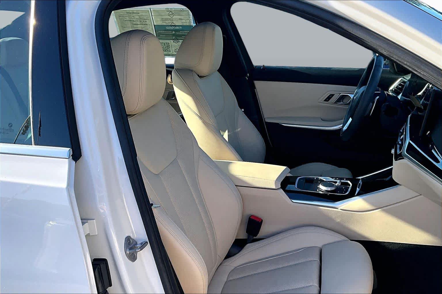 Used 2024 BMW 330i Sedan w/ Premium Package RWD image 9