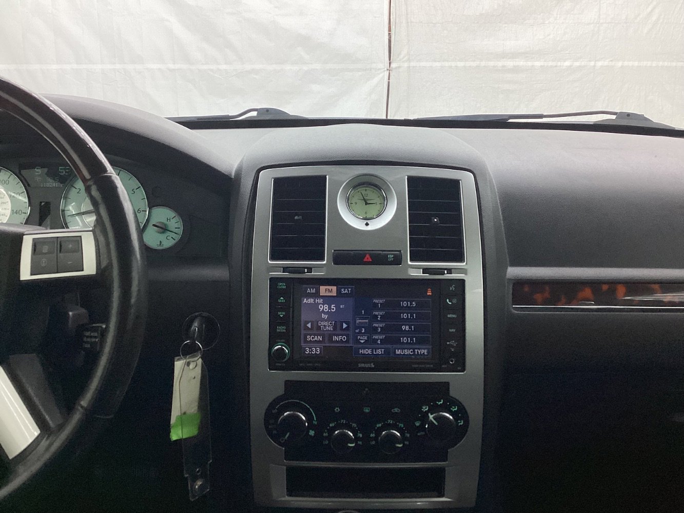 Used 2009 Chrysler 300 C image 27