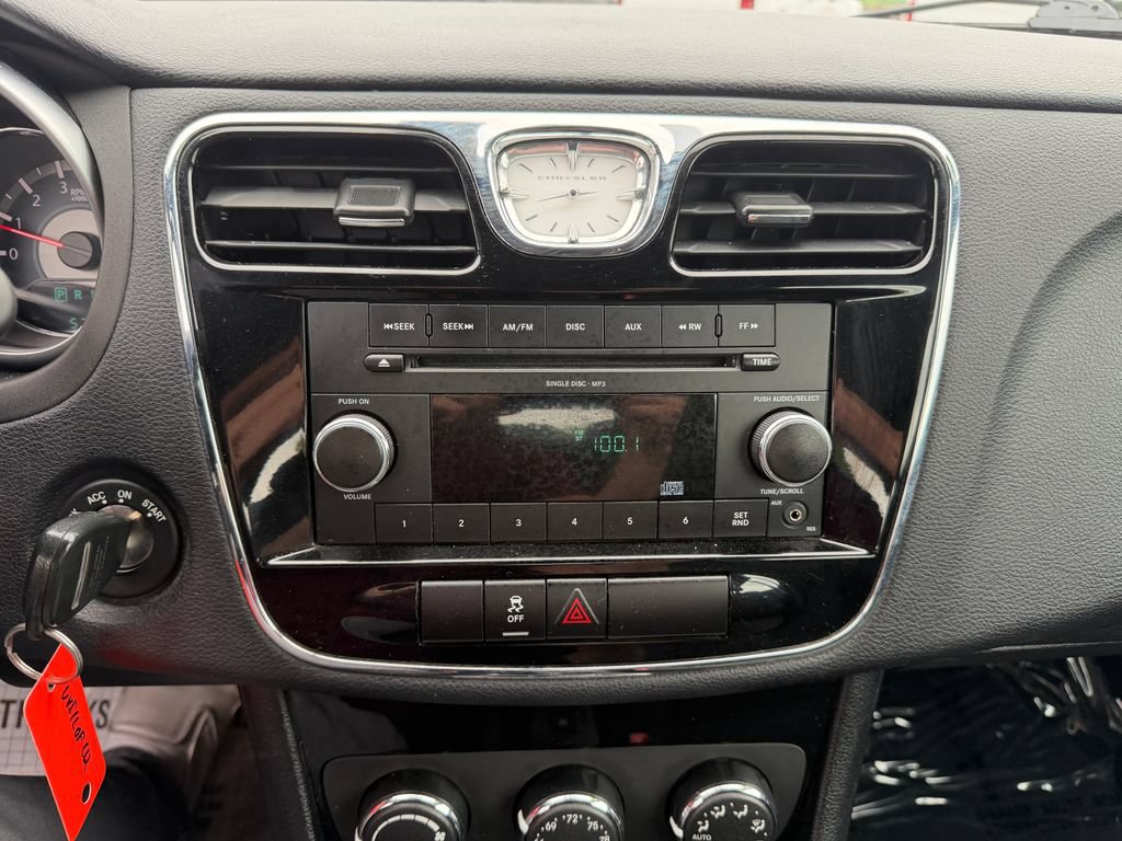 Used 2011 Chrysler 200 Touring FWD image 22