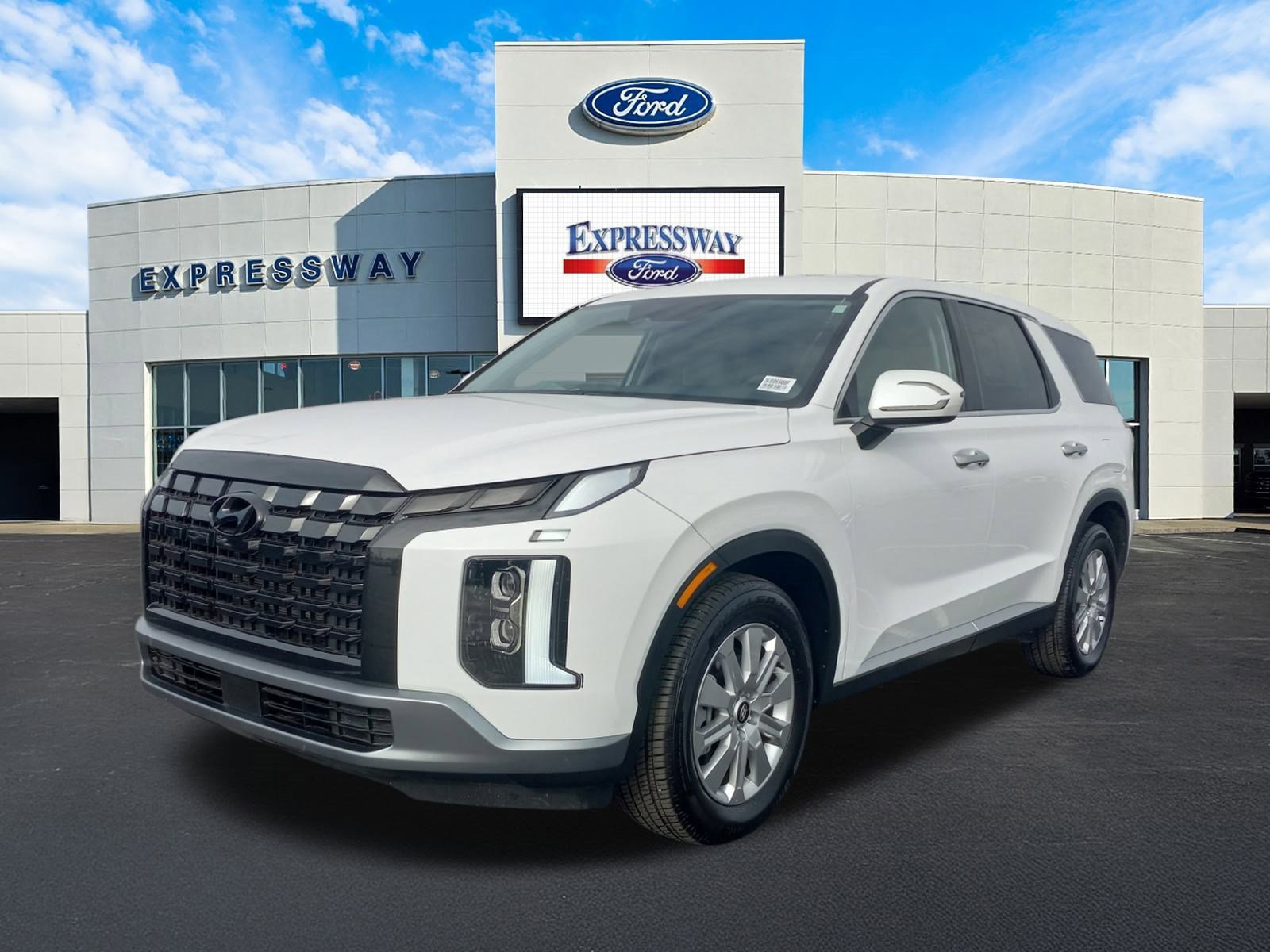 Used 2025 Hyundai Palisade SE image 2