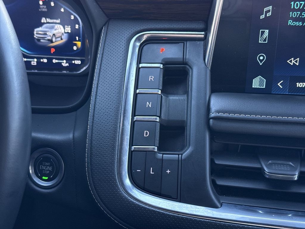 Used 2023 Chevrolet Suburban Premier image 21