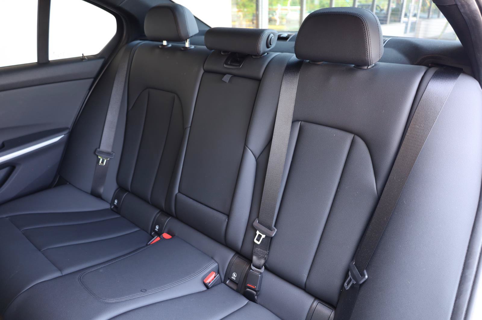 Used 2019 BMW 330i Sedan w/ Driving Assistance Package RWD image 22