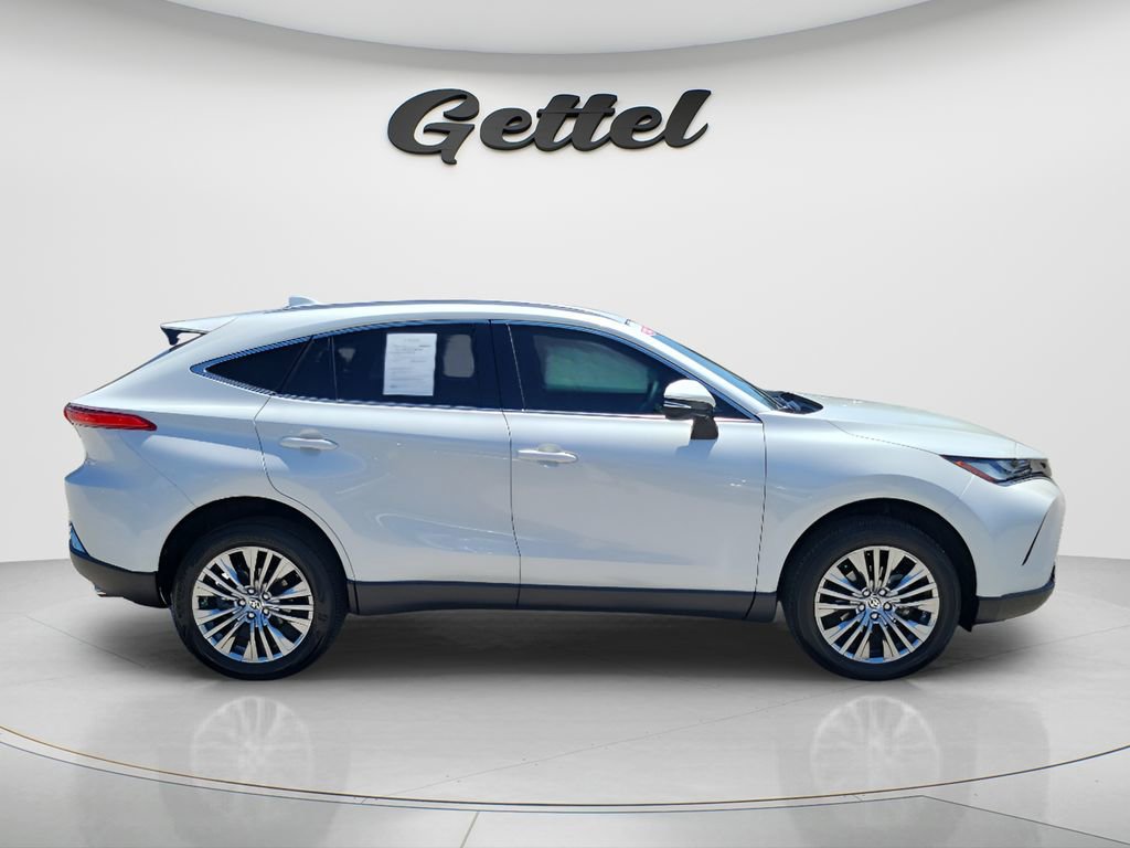 Certified 2024 Toyota Venza XLE AWD/4WD image 4