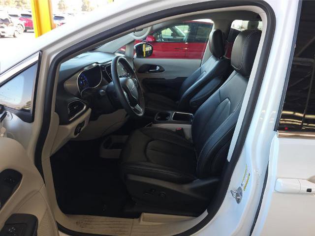Used 2024 Chrysler Pacifica Touring-L FWD image 6
